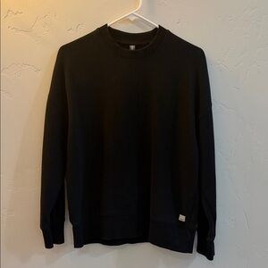 Vuori women’s black crew neck sweatshirt. Small.